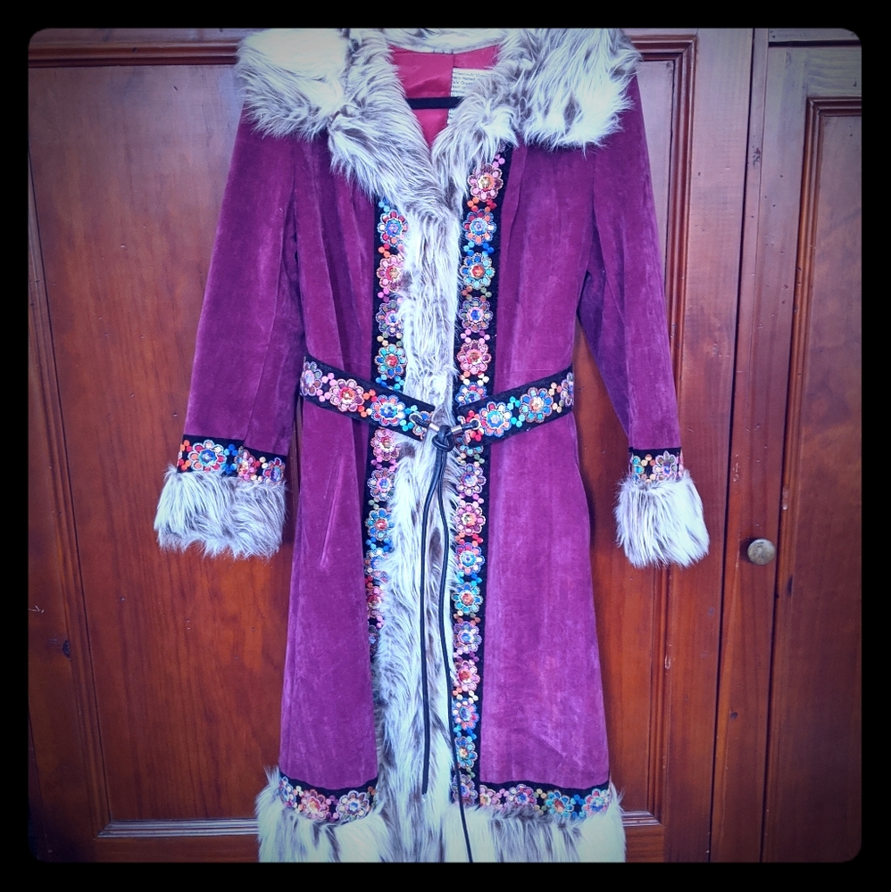 Absolute Statement maker vintage velvet  coat